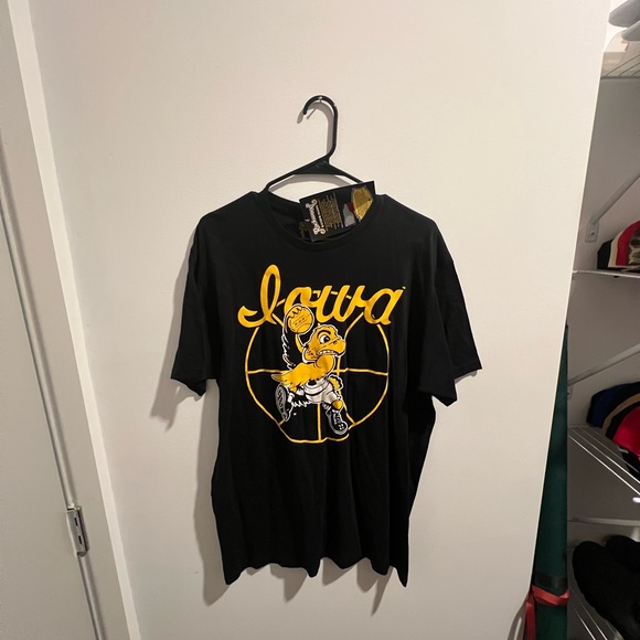 Iowa Basketball Shirt NWT - Picture 3 of 4